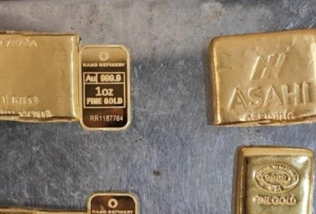Air India crew member held for smuggling gold worth ₹1.41 crore | Mumbai news